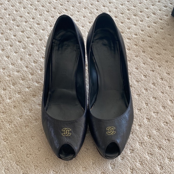 Chanel, black leather pumps, size 36 - Picture 2 of 7